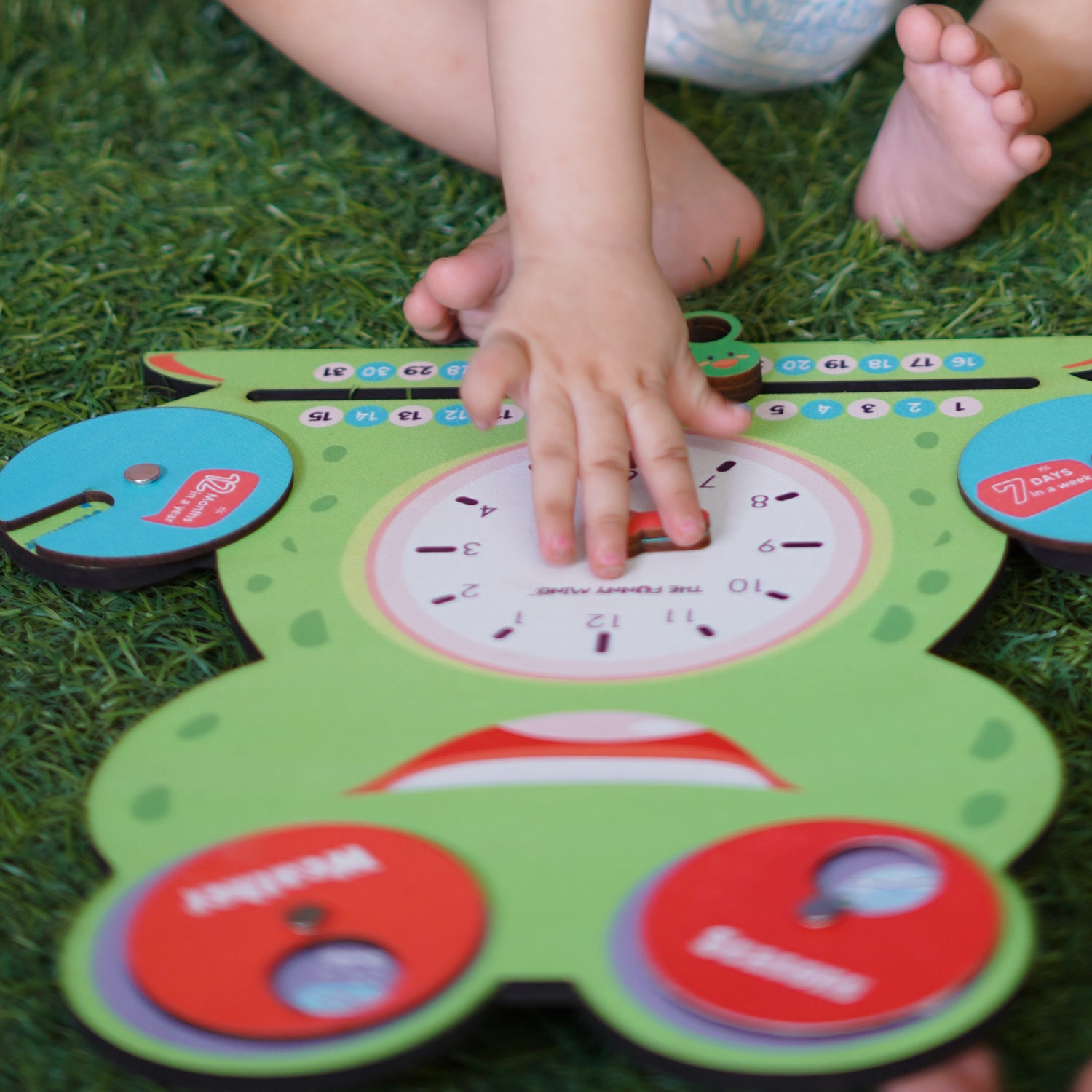 Smiley Teaching Clock and Calendar - Image 4